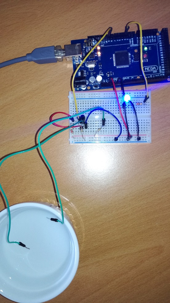 Connection between the wires - the LED is turned on